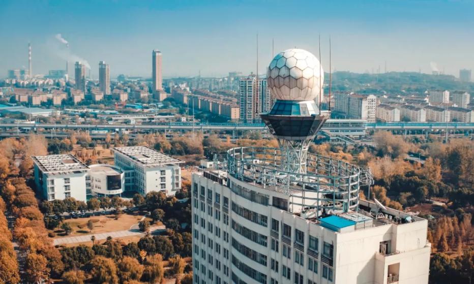 宿管阿姨一口流利的英语,48岁宿管阿姨飚英语燃爆全网