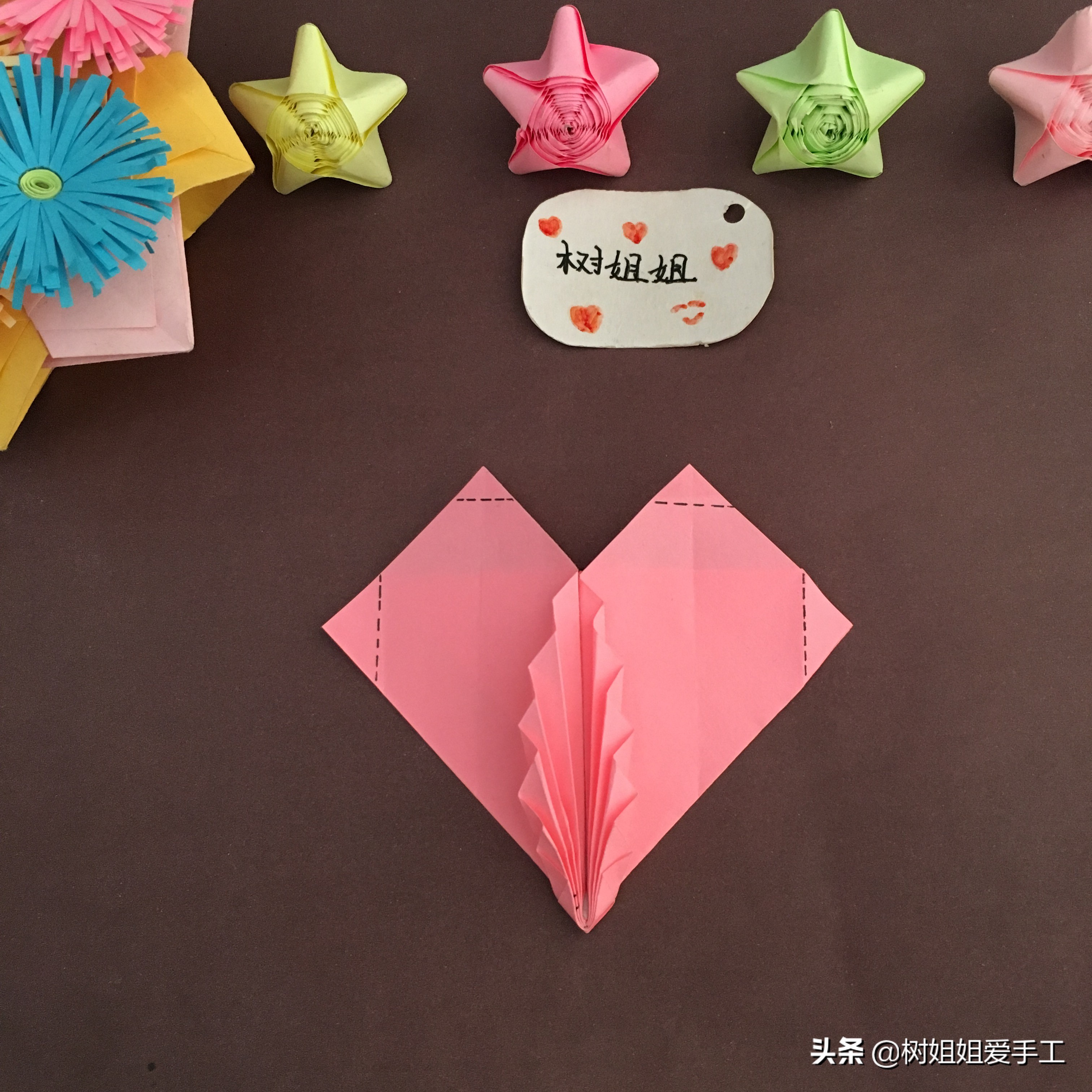 实用折纸:心与叶结合的折纸书签,很美