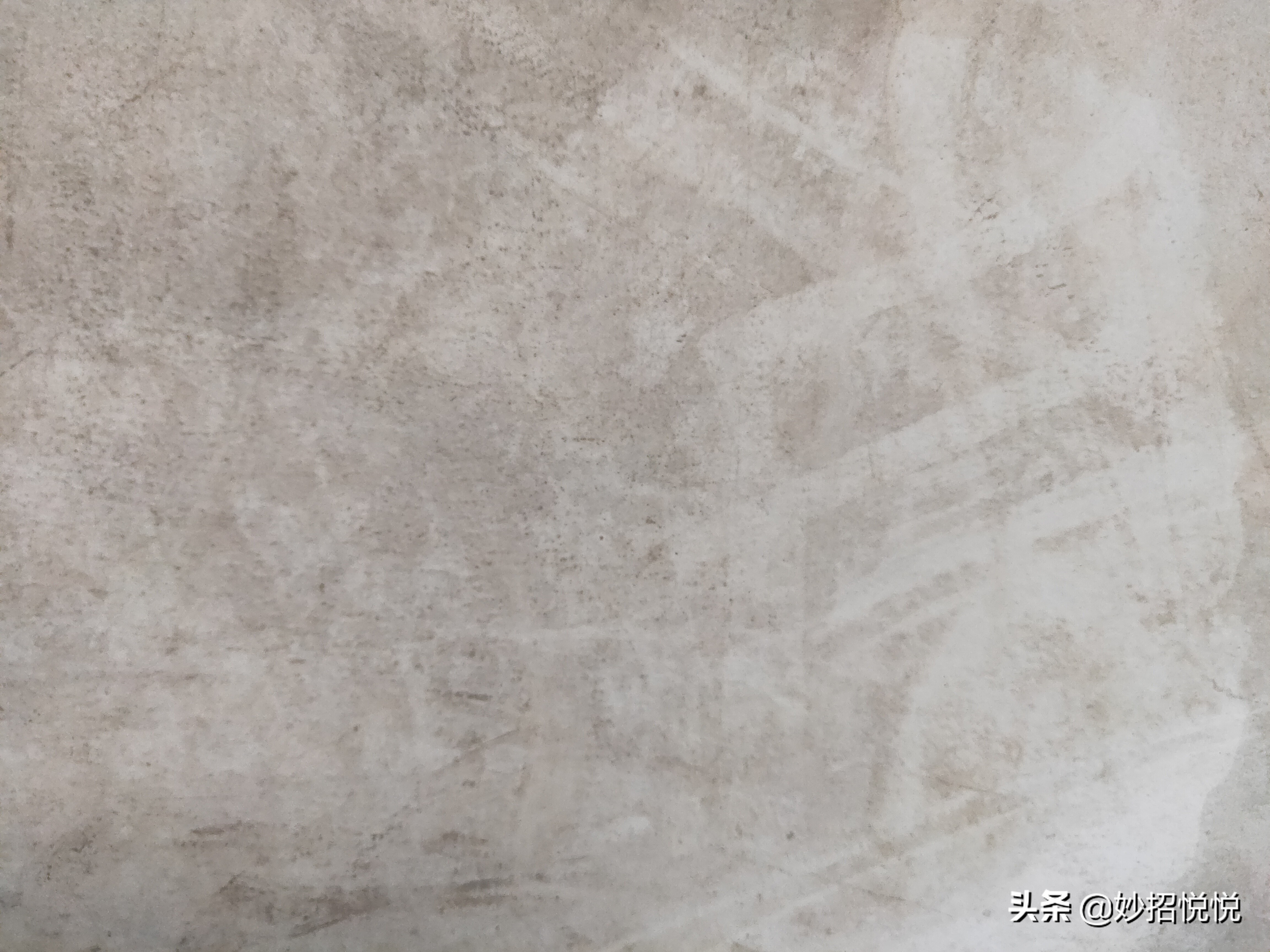 租的房子墙体返潮长霉斑怎么处理,家里墙壁快速除霉最好的方法