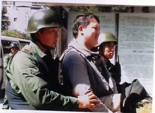 天才自学制毒，北美毒王重金求配方，被抓后挑衅民警：你玩不过我