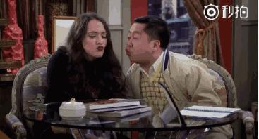 在线等,接吻时咬下女友的死皮,怎么办?