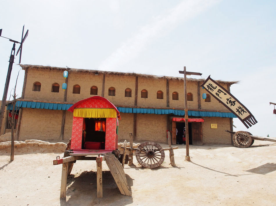 跟着星爷和老谋子的电影，去逛这座大名鼎鼎的西北影视城堡