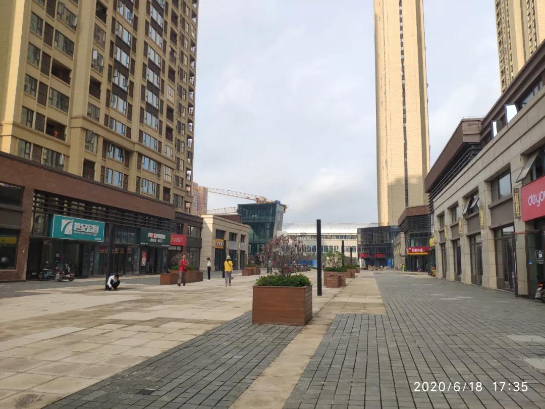 这样的社区底商,太过于真实