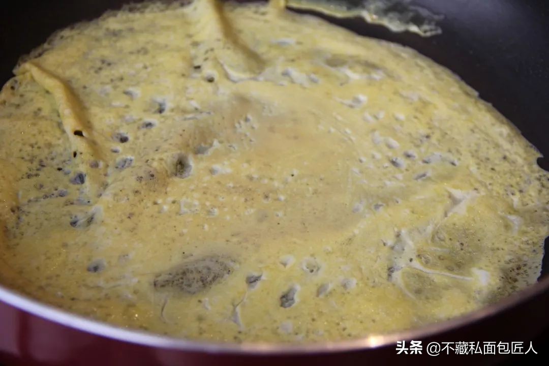 意大利墨鱼汁面包,金枪鱼墨鱼汁面包