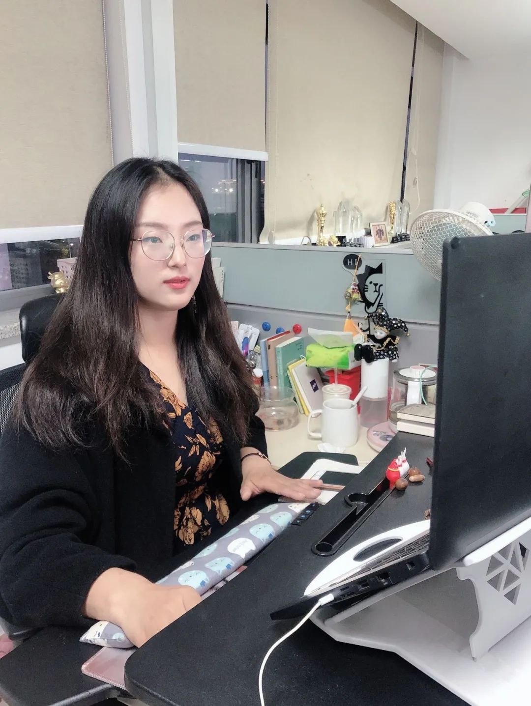 恒生银行小姐姐,恒生珠宝小姐姐日常生活