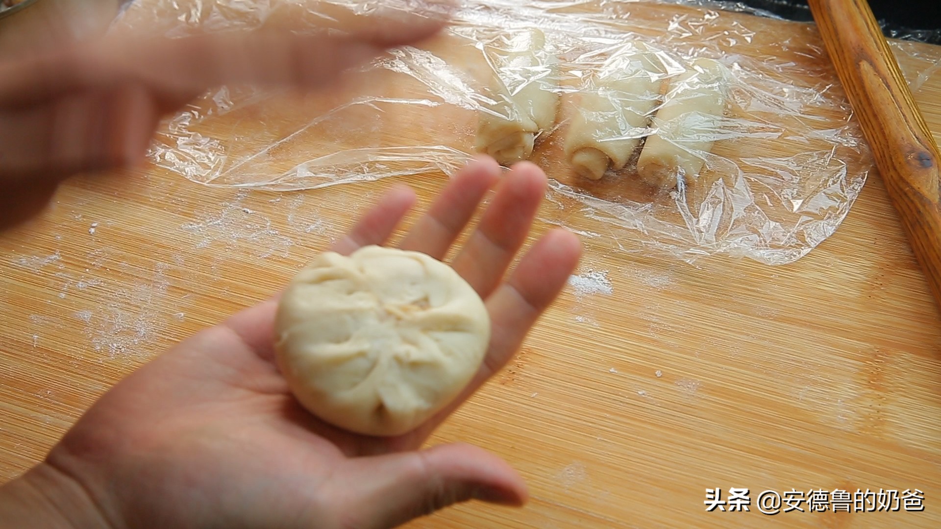 奶爸分享肉酥饼脆的掉渣色泽油亮馅料咸鲜的香气一下散发出来