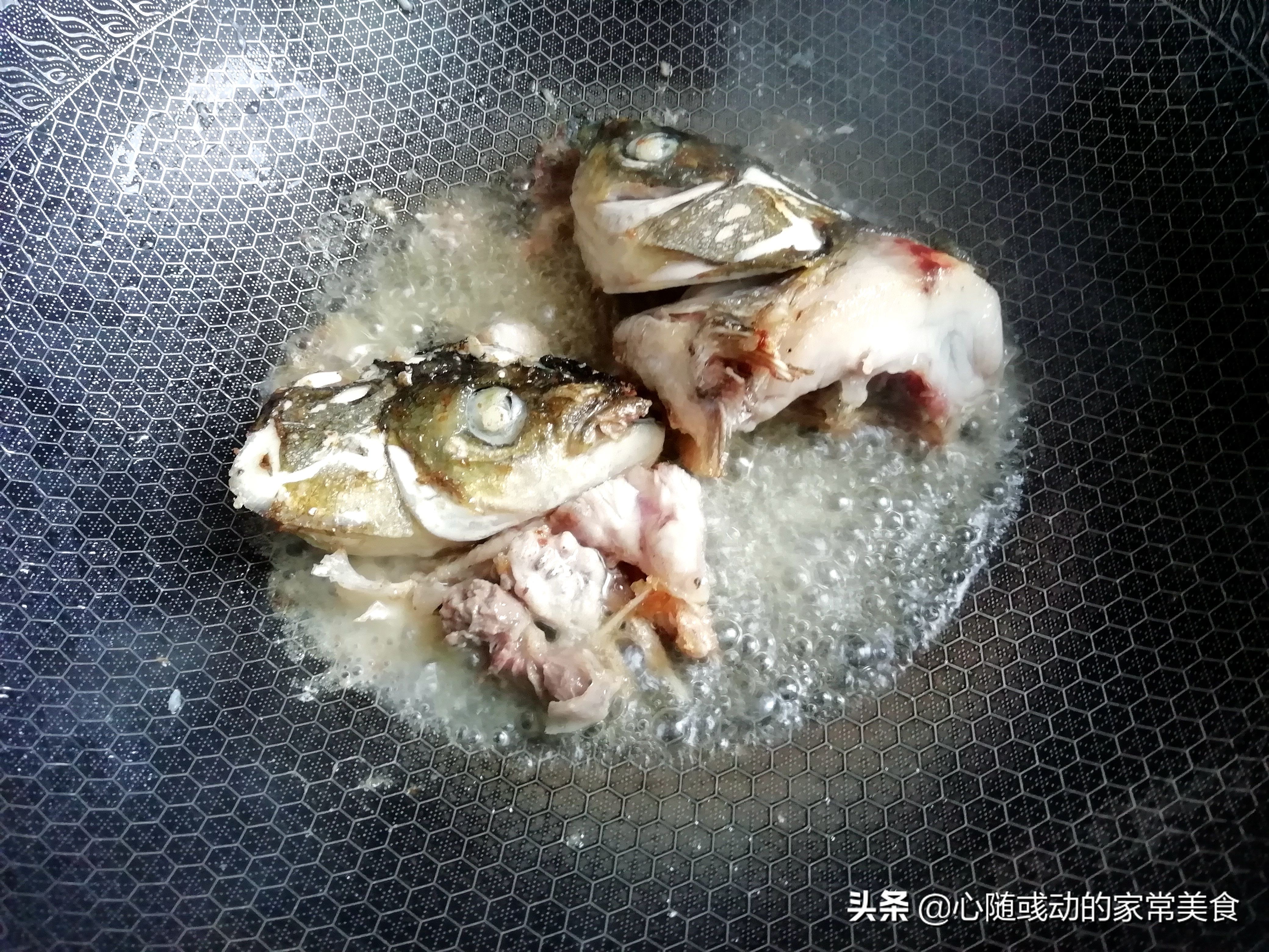 萝卜煮鱼头汤的正确做法,鱼头可以和萝卜一起炖吗