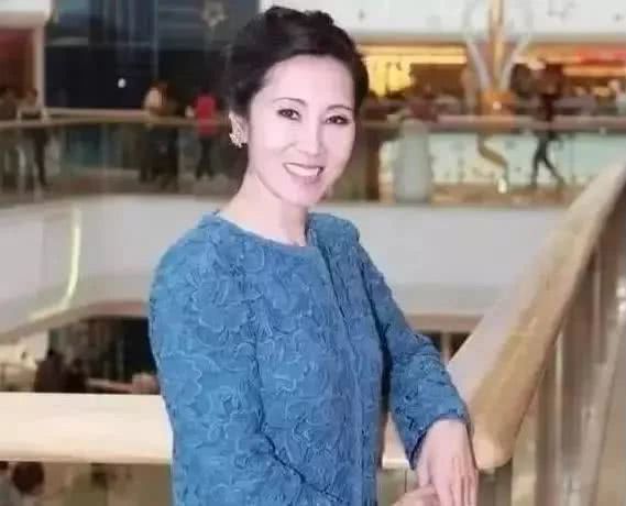 王思聪家庭背后的故事,王思聪和真正的富二代