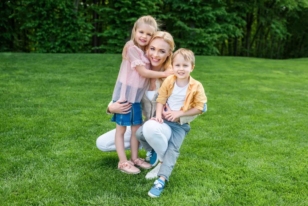 儿童走路老是摔跤怎么回事,儿童走路老摔倒走楼梯不稳