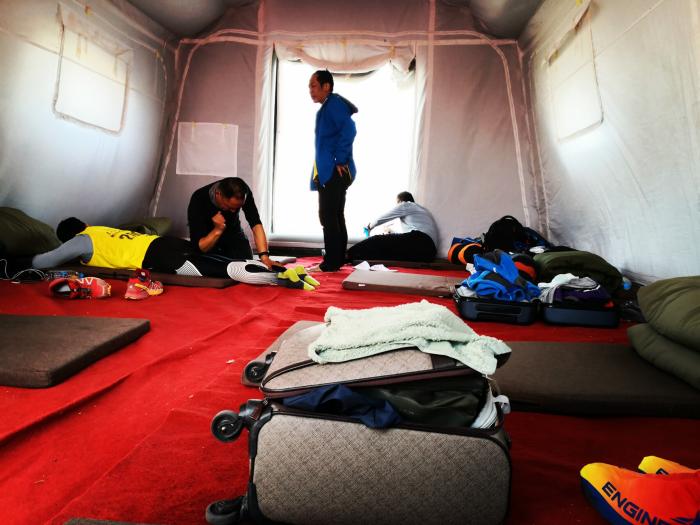 淮南朝阳医院18名医生，两天一夜暴走56公里，平庸的生活中拥抱你