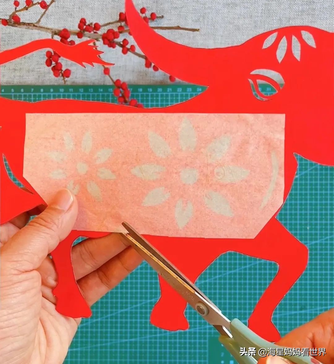 春节喜气洋洋大红灯笼高高挂,红红火火喜气洋洋百家姓灯笼