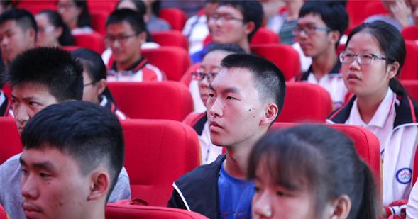 九机网为云大毕业生捐赠7000枚纪念章,科技助学项目即将开启