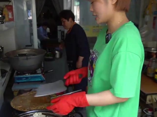 美女辞掉月薪4000的工作卖小吃,美女辞掉月薪4千工作卖小吃