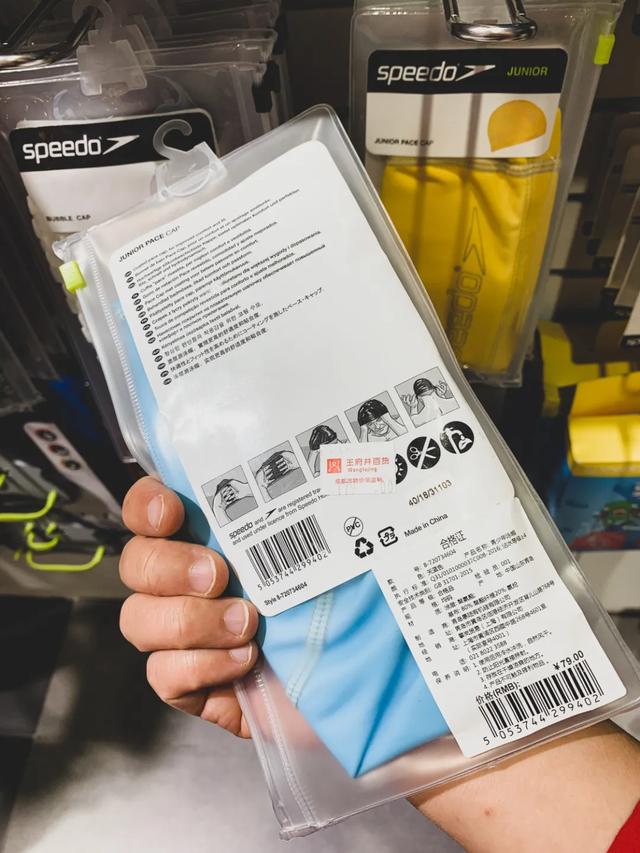 带娃游泳必须戴泳镜吗,儿童学游泳适合戴大框泳镜吗