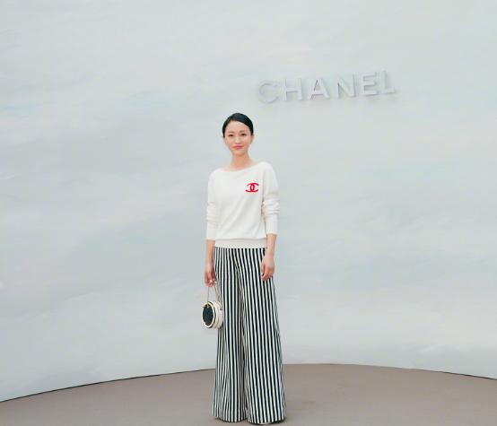 周迅大胆穿搭,小个子周迅穿搭