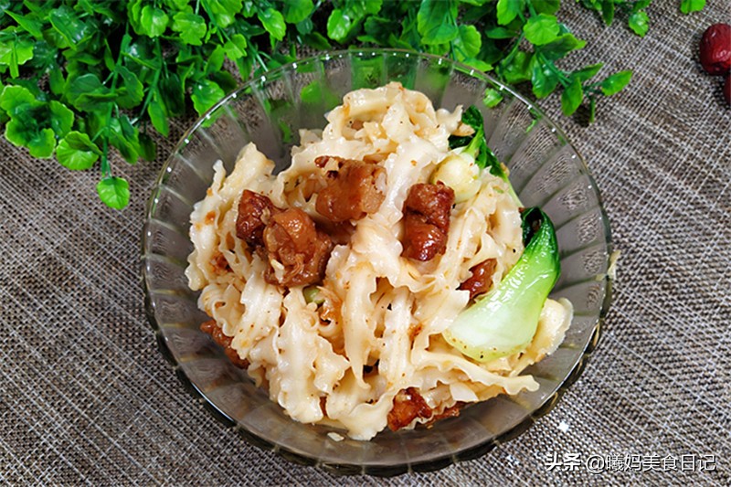 烧烤干炒面家常做法,天热了吃烧烤完整版