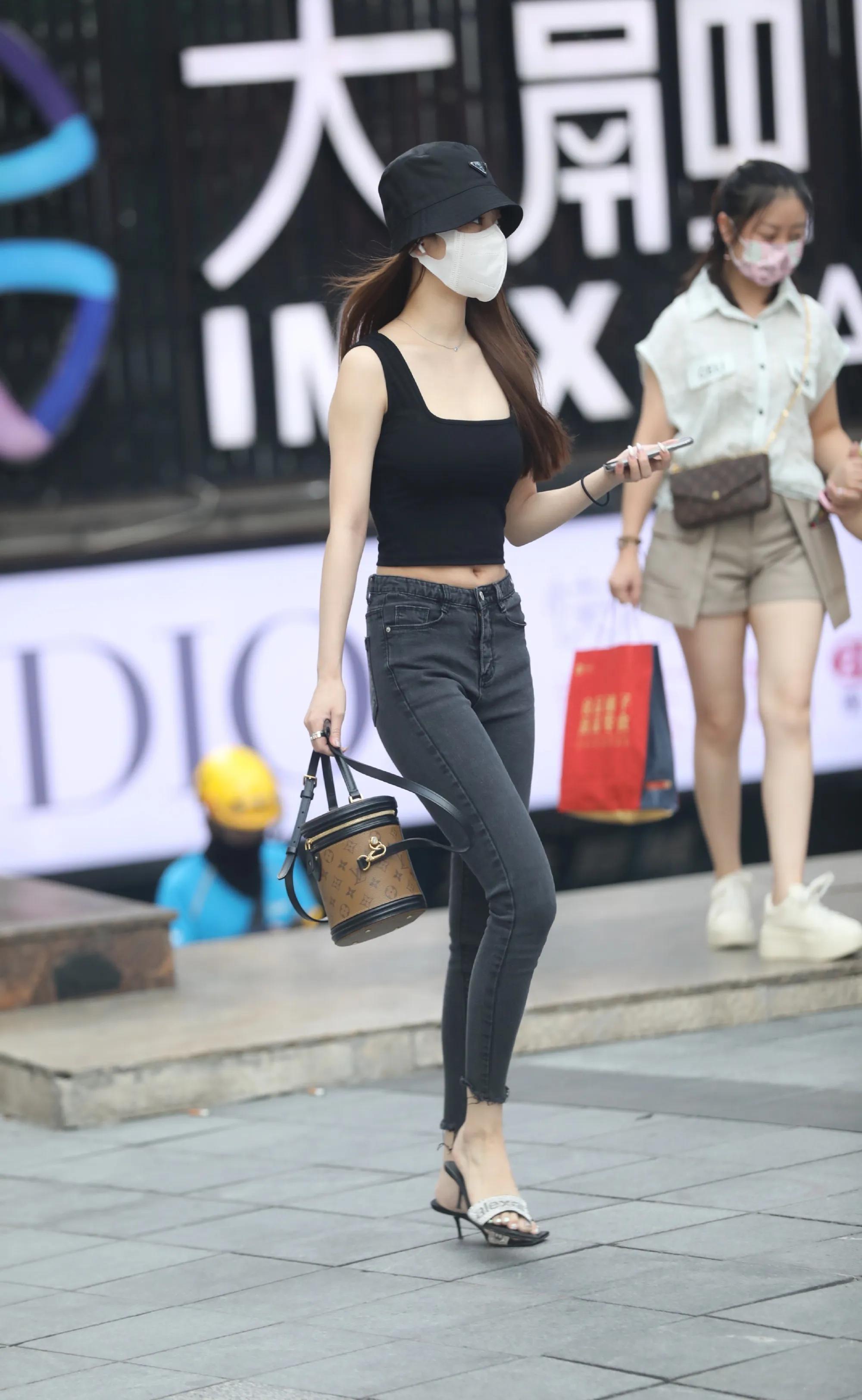 街拍美女们都背什么包包,街拍上班族都背什么包包