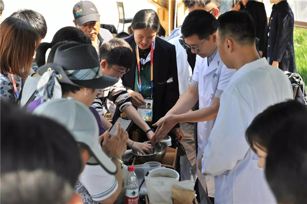 “本草趣生活”广安门医院传统中药手作课系列体验活动