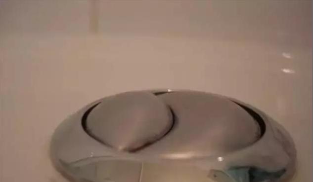 马桶上冲水的两个按钮有什么区别,马桶冲水按钮一大一小是什么意思