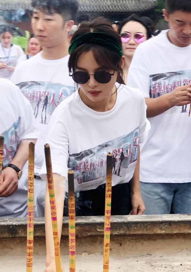 怎样用发带扎和杨紫同款发型,发带也可以戴出时尚