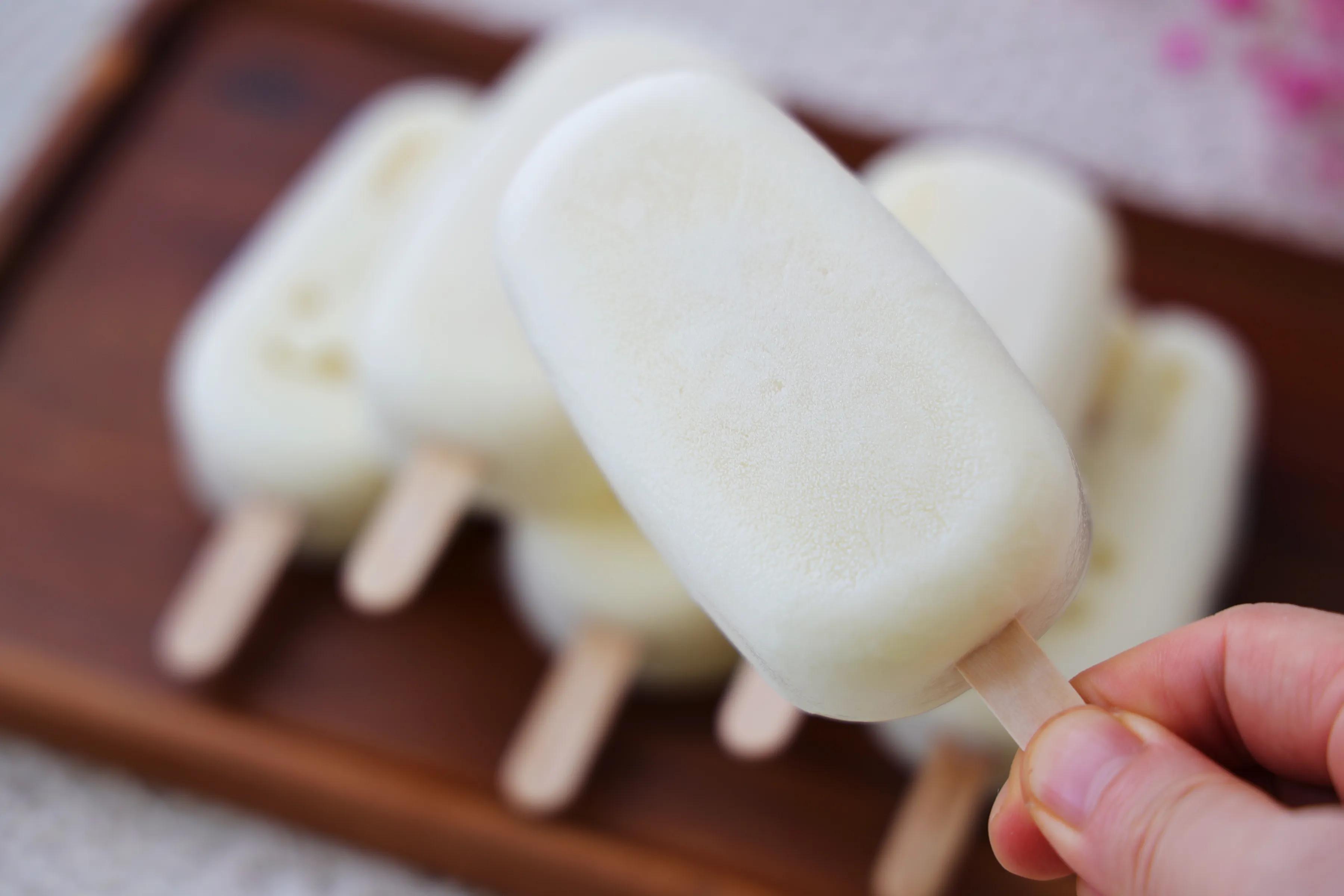 天气热了雪糕该怎么做呢,在热天没有冰箱怎么做雪糕