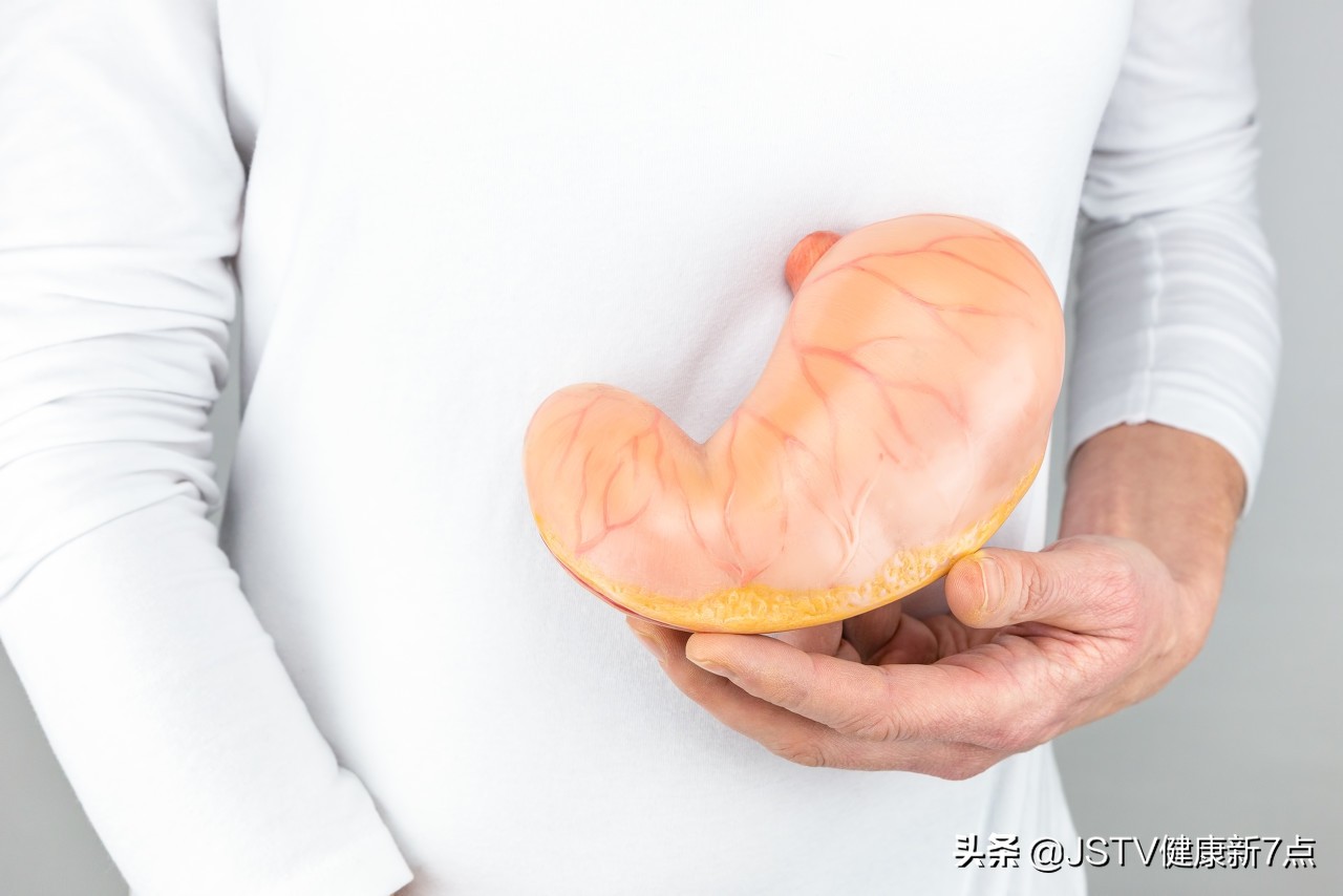 三分之一胃切除算几级胃癌,82岁老人胃癌切除胃还能活多久