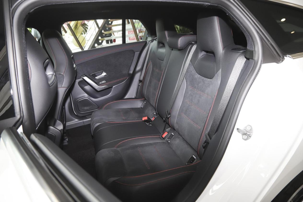 奔驰CLA200座椅,奔驰cla200座椅全包