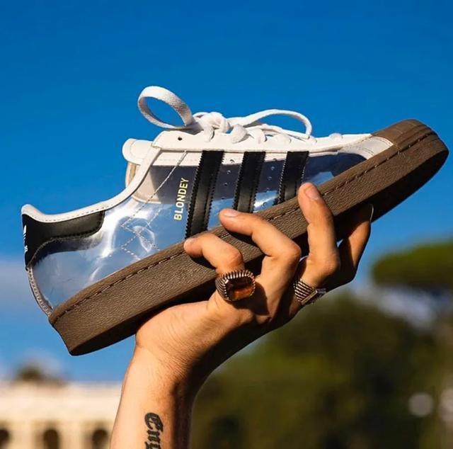 好看冷门的adidas贝壳头,neighbourhood联名adidas贝壳头