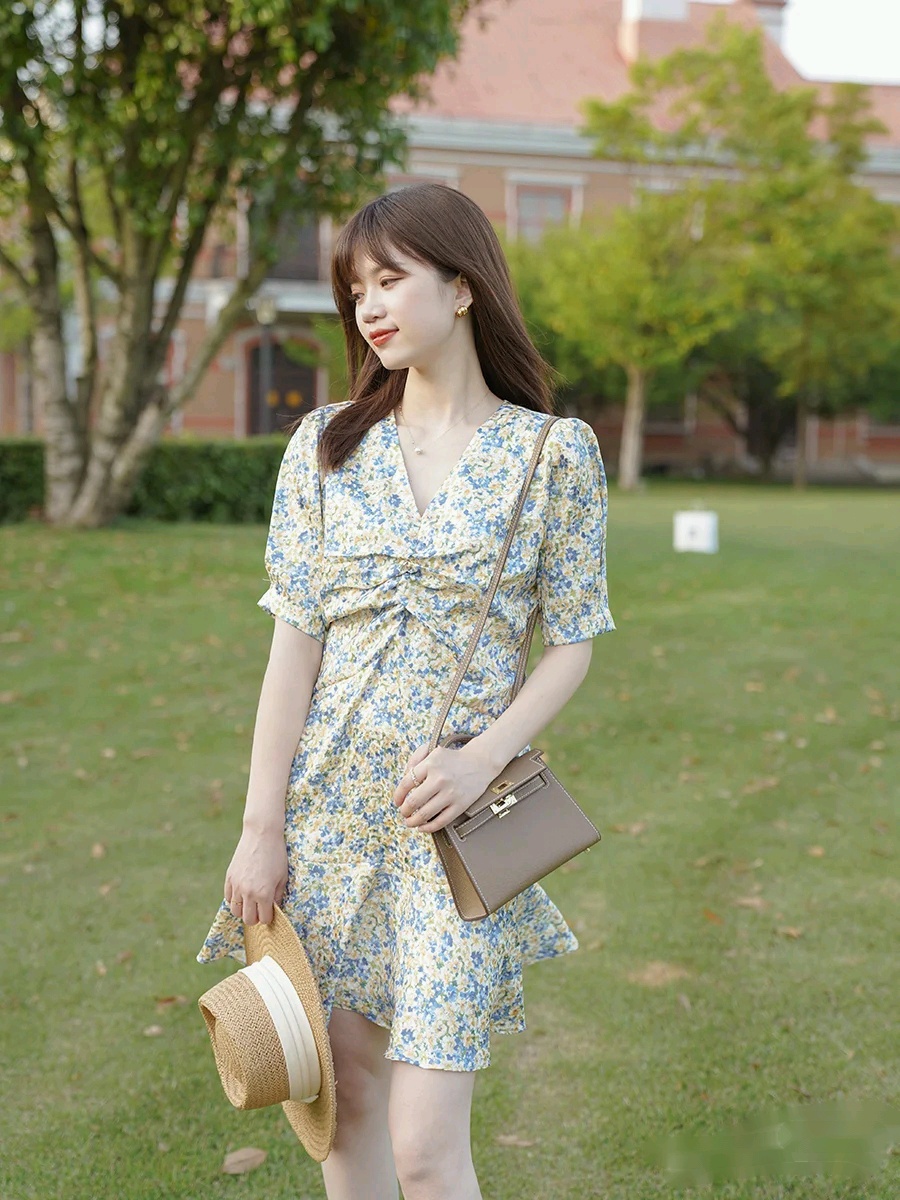 脖子太短穿什么上衣好看,适合脖子短的女生穿的衣服