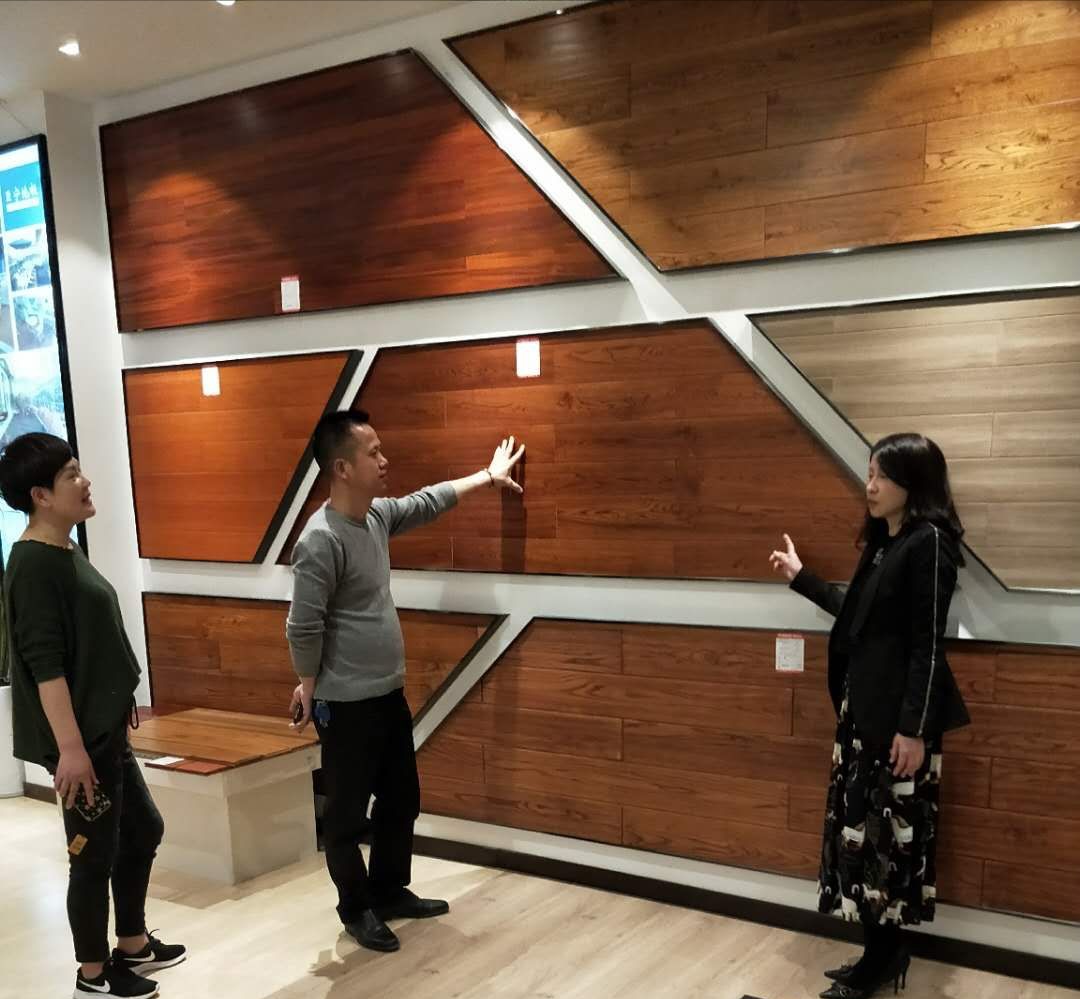 巨宁地板和大自然地板哪个好,巨宁地板和圣象地板哪个好