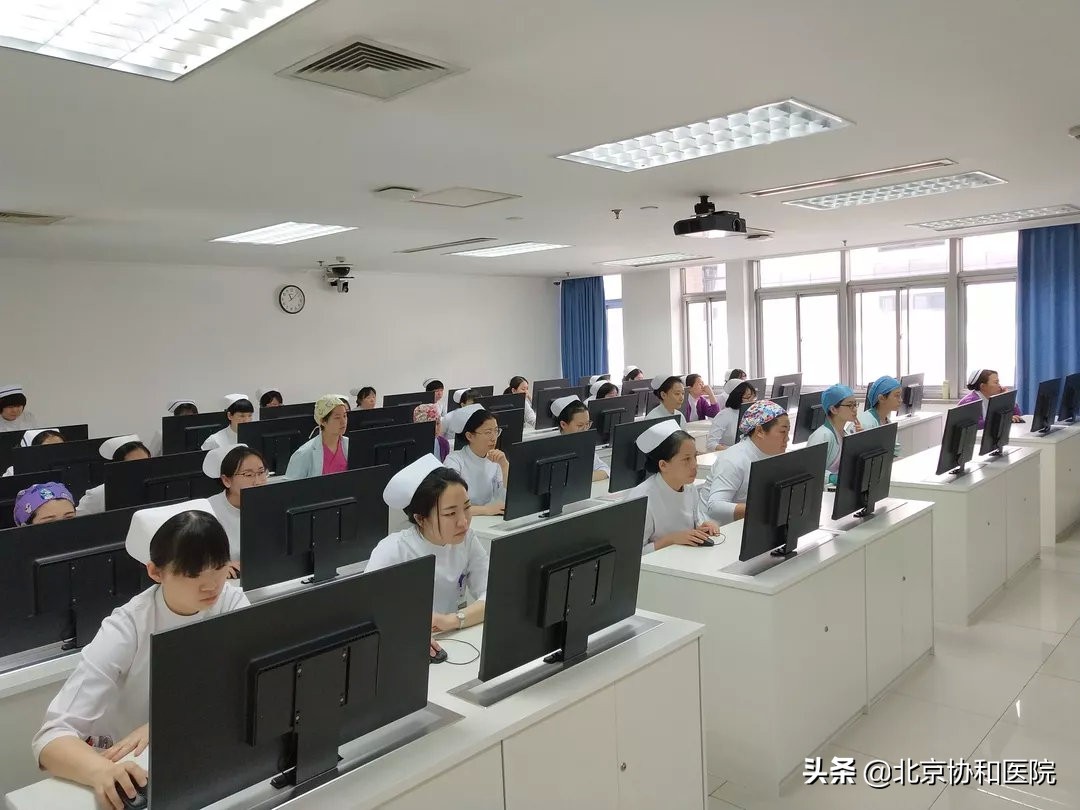 荆州95后护士救人,90后护士路边救人