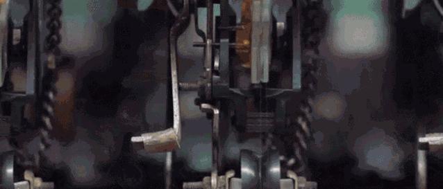 采紫禁红霞做围巾，轻暖丝滑，让你红运整年