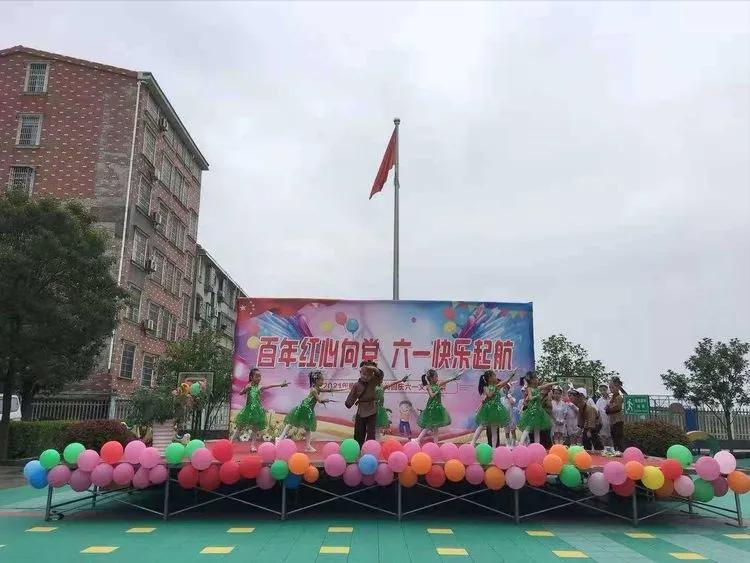 岳阳县鹿角中心幼儿园,幼儿园百年华诞童心向党环创