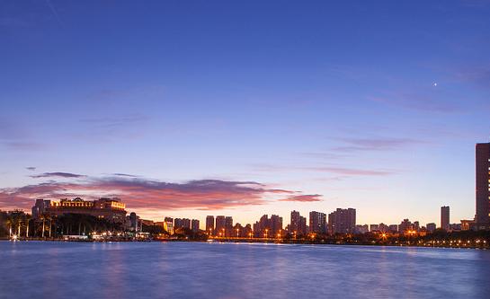 鸽群飞翔，厦门最大的全开放广场公园