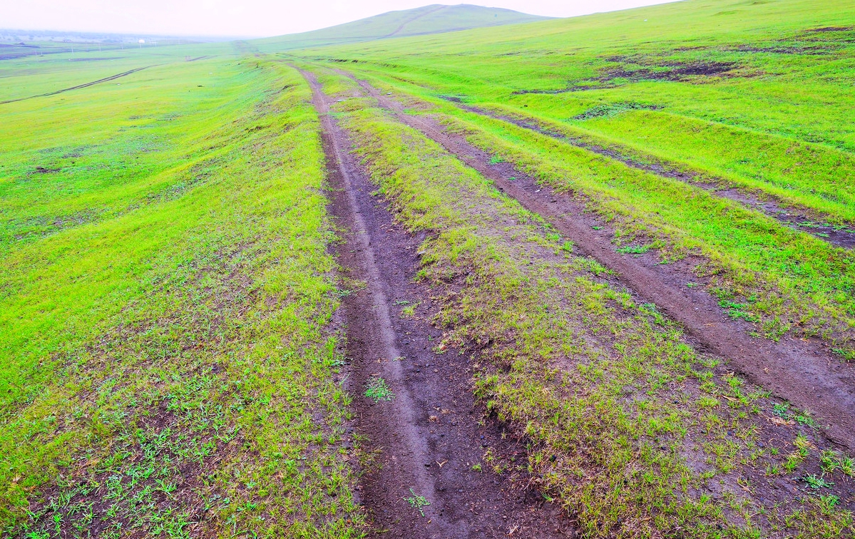 一辆车,从东乌旗沿中蒙边境公路到阿尔山,漫长边关寻迹历史遗存