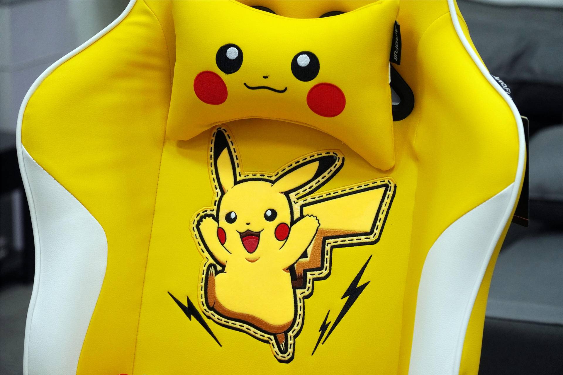 傲风宝可梦联名椅,测评傲风电竞椅