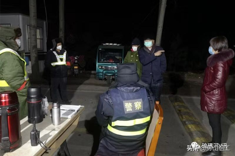 先锋之歌|一边防疫,一边买菜、卖菜的“奇怪”村书记