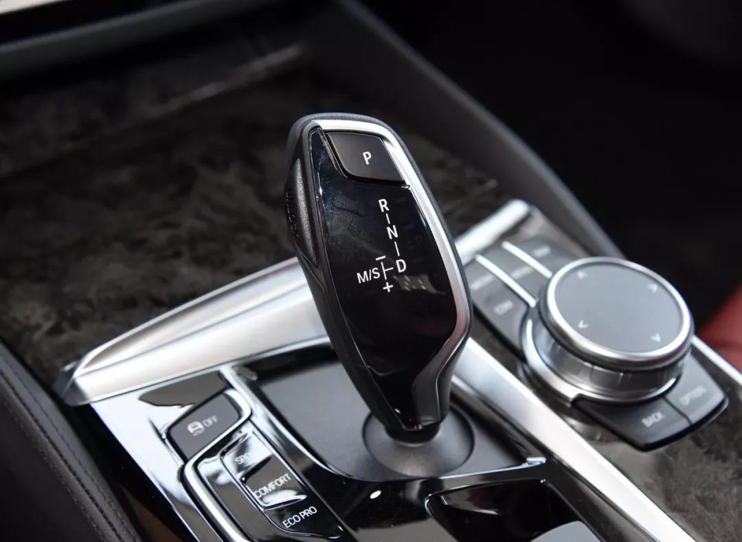 奔驰glccoupe2021款对比宝马x4,奔驰e300l宝马530li奥迪a6l怎么选