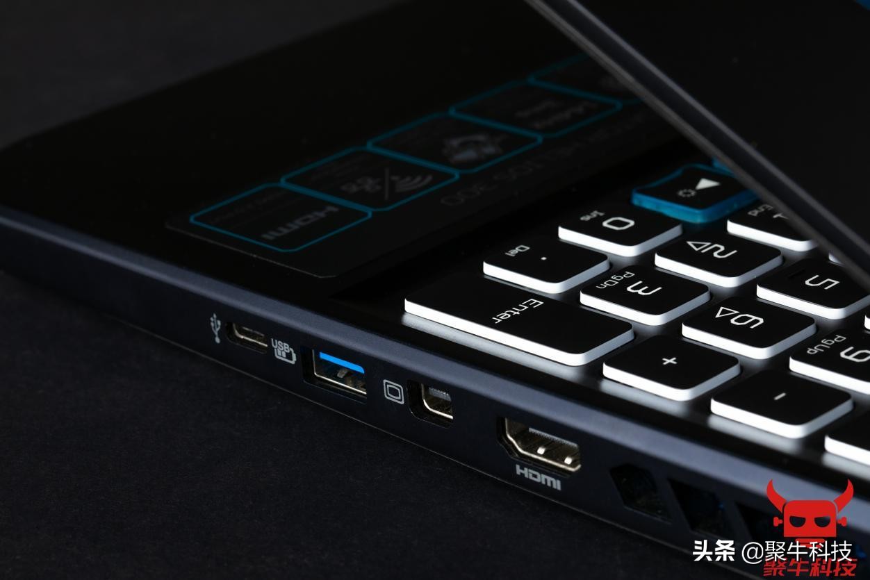 17.3寸掠夺者战斧300评测,无短板游戏本推荐