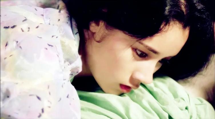 知名*星艳**因节食减肥住进ICU，给追求“骨感美”的女性，提了个醒