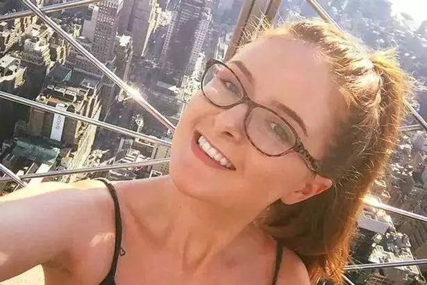 长期戴隐形眼镜眼睛里长满了溃疡,戴隐形眼镜长寄生虫前有哪些症状