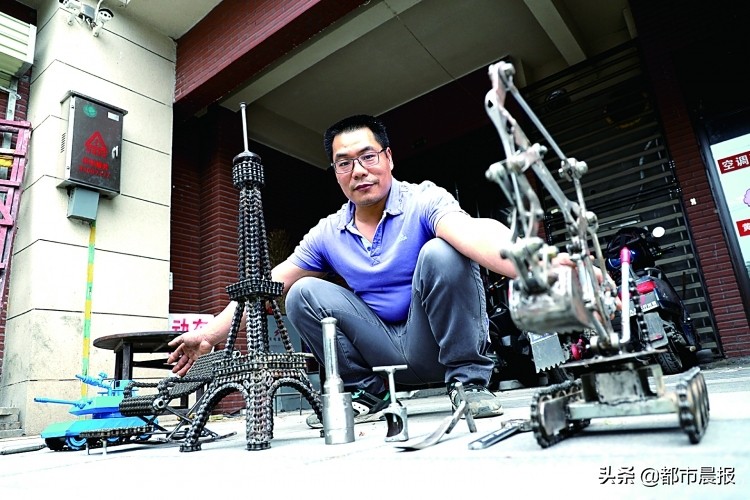 徐州这位修车铺老板用旧链条做埃菲尔铁塔、挖掘机…发朋友圈获赞无数