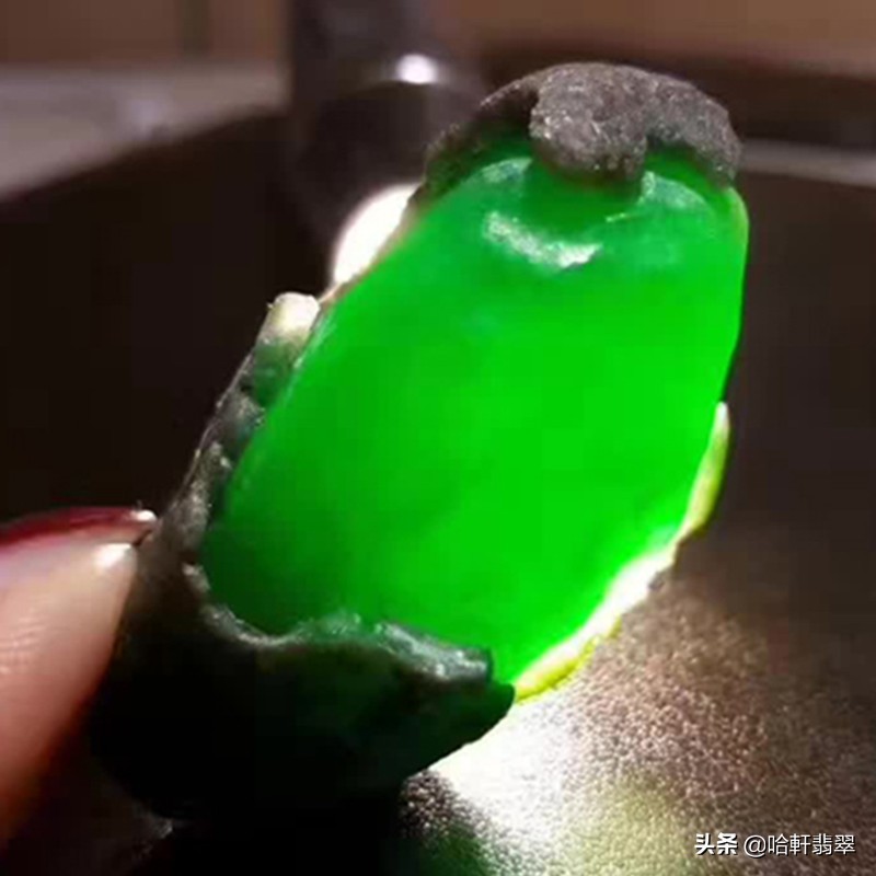 翡翠原石流氓开窗,翡翠原石开流氓窗是什么意思