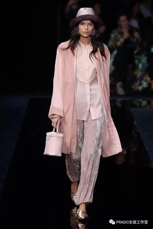 2021乔治阿玛尼春夏时装秀 (安普里奥·阿玛尼ar2500报价)