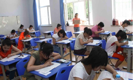 判刑入狱后还能退休领养老金吗,公务员刑满释放后该怎样领养老金