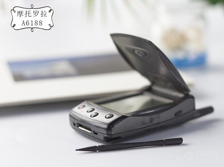 摩托罗拉razr1代2代区别,摩托罗拉razr5g