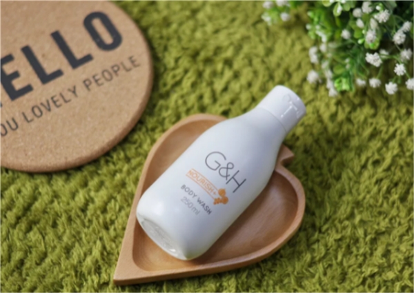 安利雅蜜润肤露产品示范,安利润肤沐浴露和爽肤沐浴露区别