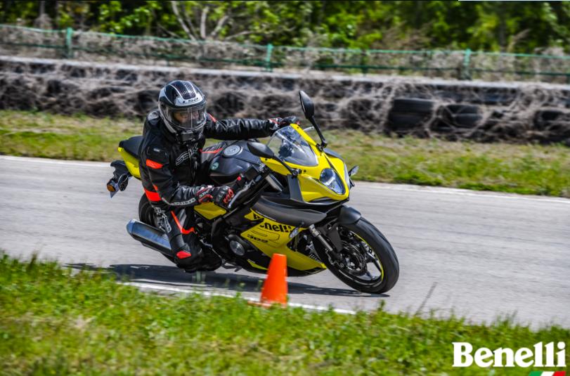 贝纳利tornado302跟飓风302r,新款贝纳利302r5秒破百