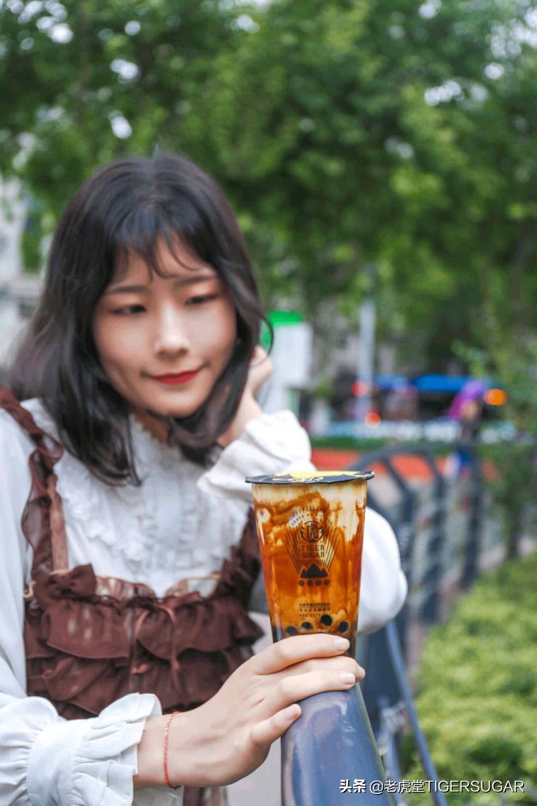 夏日炎炎，有你真甜，用老虎堂TIGERSUGAR这杯奶茶和你表白