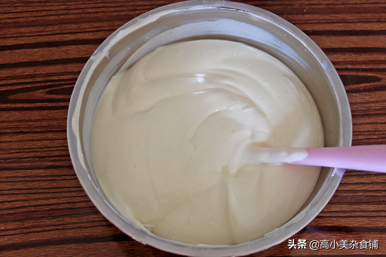 戚风蛋糕胚做奶油蛋糕的视频,水果奶油蛋糕的蛋糕胚